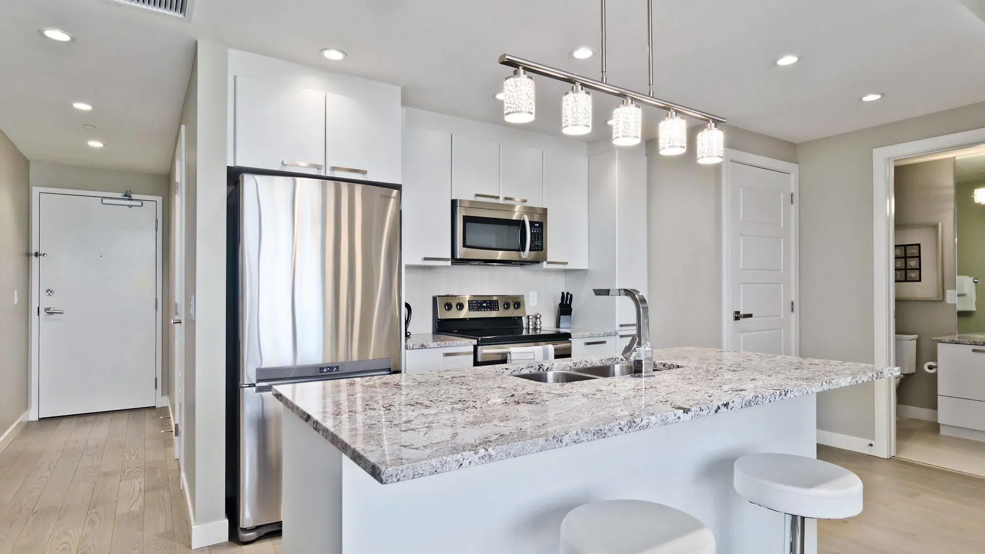 Executive Suites By Roseman - Keynote YYC Appartamento
